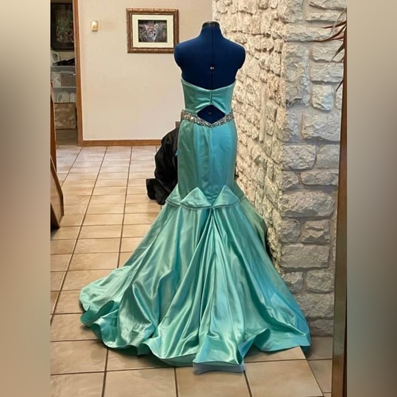 👑💕Pageant Closet Clean-out! - Picture 2 of 6